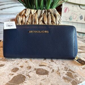 Michael Kors L zipped navy blue pebble leather wallet w/room for 8 credit cards